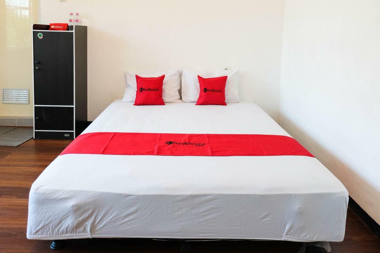 Reddoorz Near Ahmad Yani Airport 3 Hotel Semarang Luaran gambar
