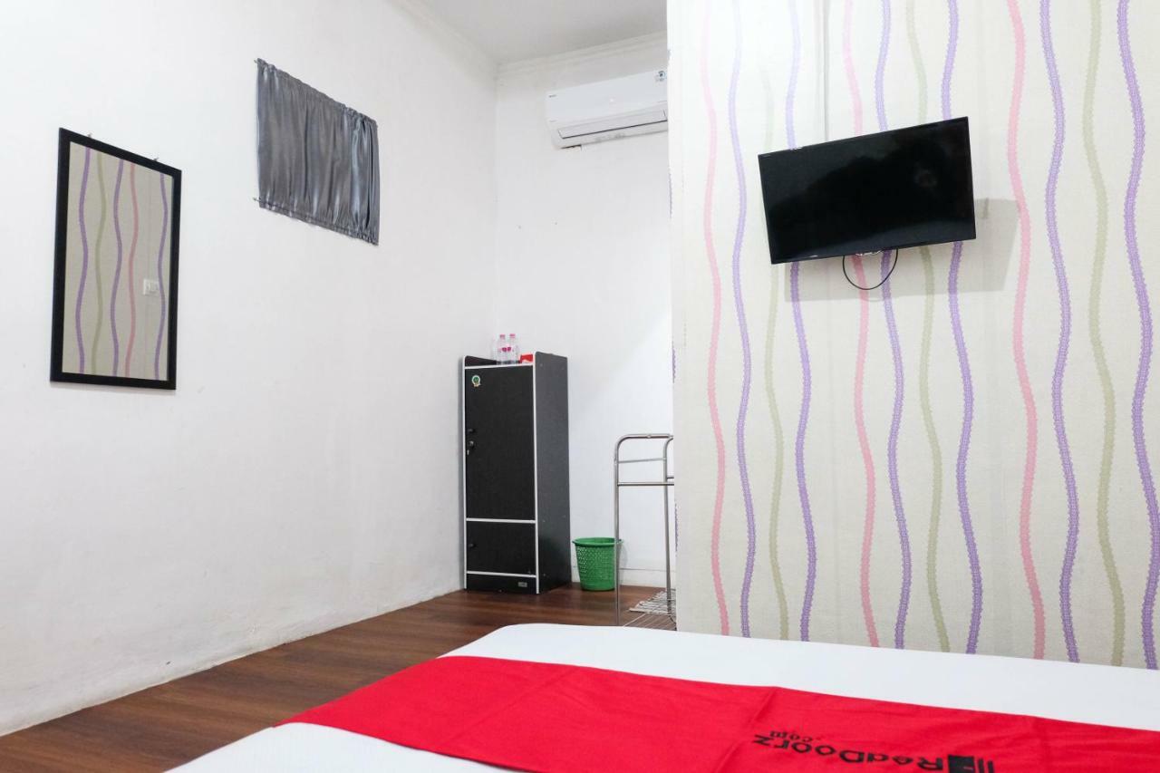 Reddoorz Near Ahmad Yani Airport 3 Hotel Semarang Luaran gambar