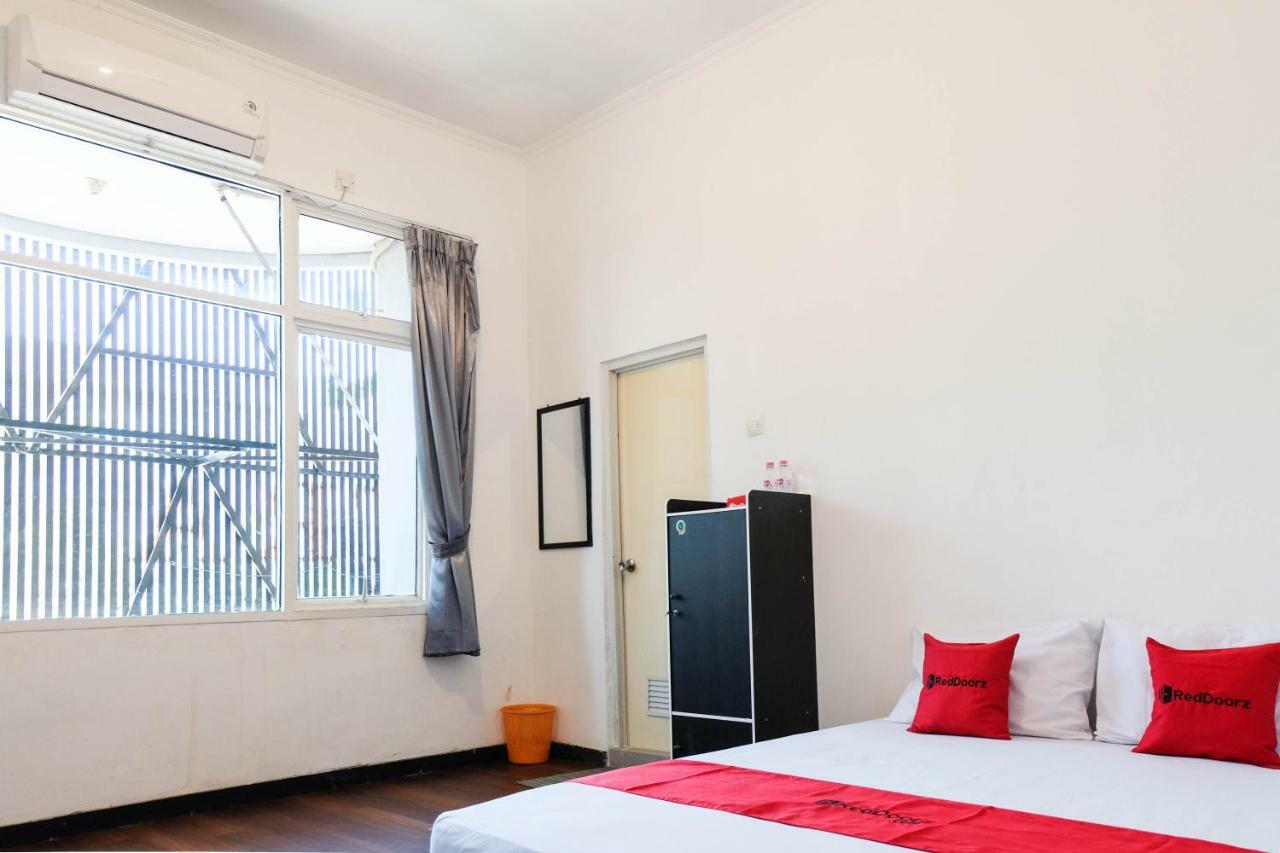 Reddoorz Near Ahmad Yani Airport 3 Hotel Semarang Luaran gambar