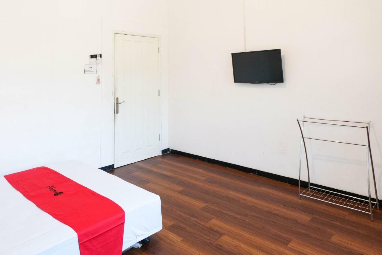 Reddoorz Near Ahmad Yani Airport 3 Hotel Semarang Luaran gambar