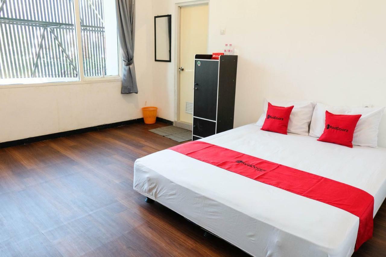 Reddoorz Near Ahmad Yani Airport 3 Hotel Semarang Luaran gambar