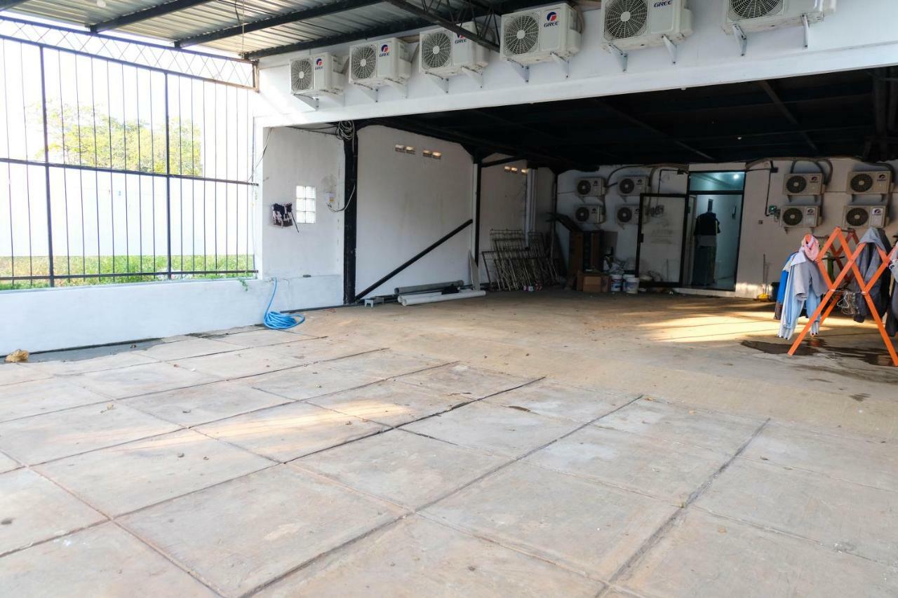 Reddoorz Near Ahmad Yani Airport 3 Hotel Semarang Luaran gambar