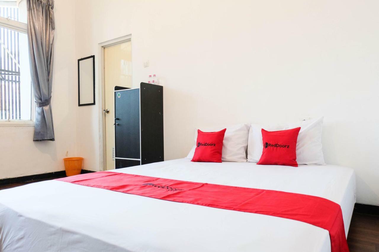 Reddoorz Near Ahmad Yani Airport 3 Hotel Semarang Luaran gambar