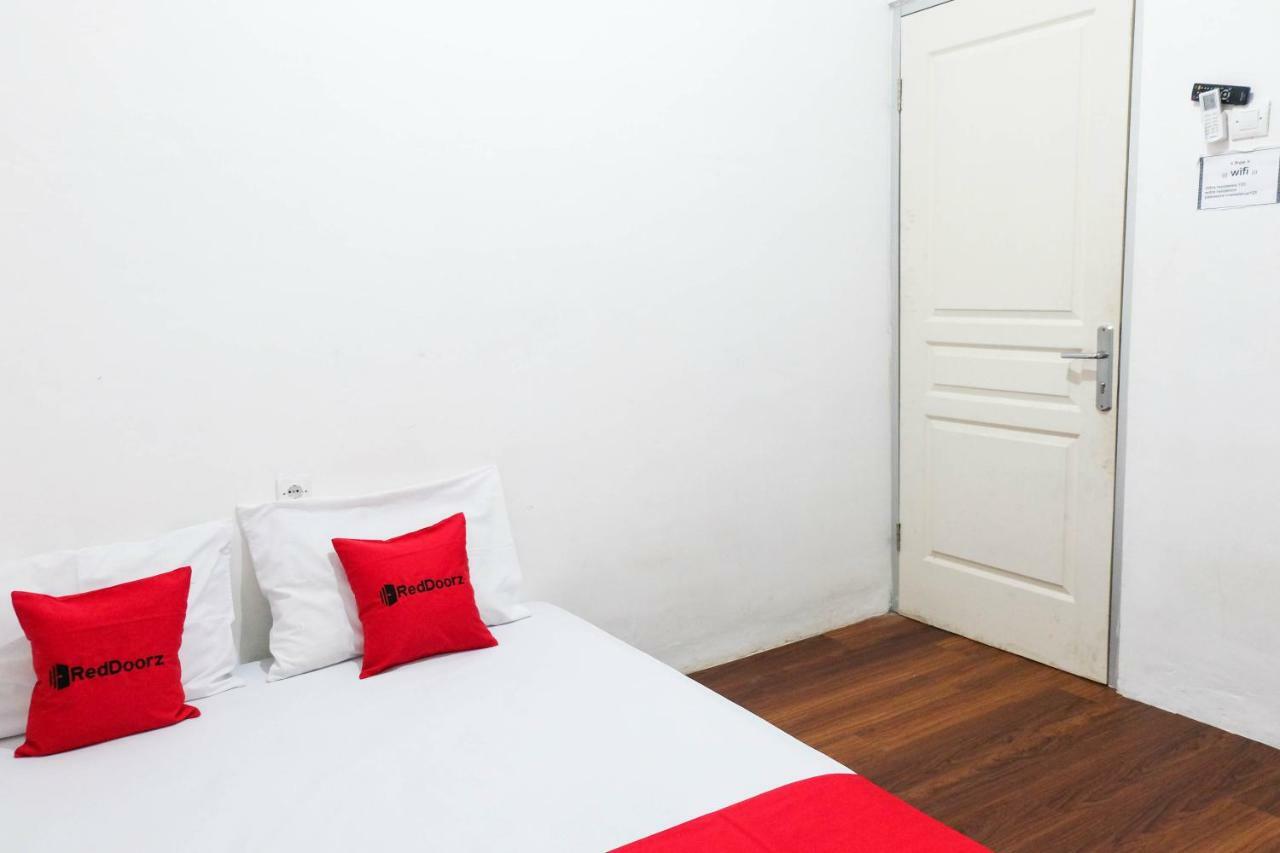 Reddoorz Near Ahmad Yani Airport 3 Hotel Semarang Luaran gambar