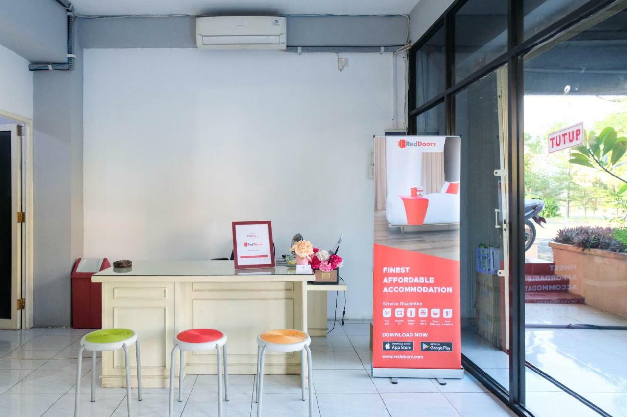 Reddoorz Near Ahmad Yani Airport 3 Hotel Semarang Luaran gambar