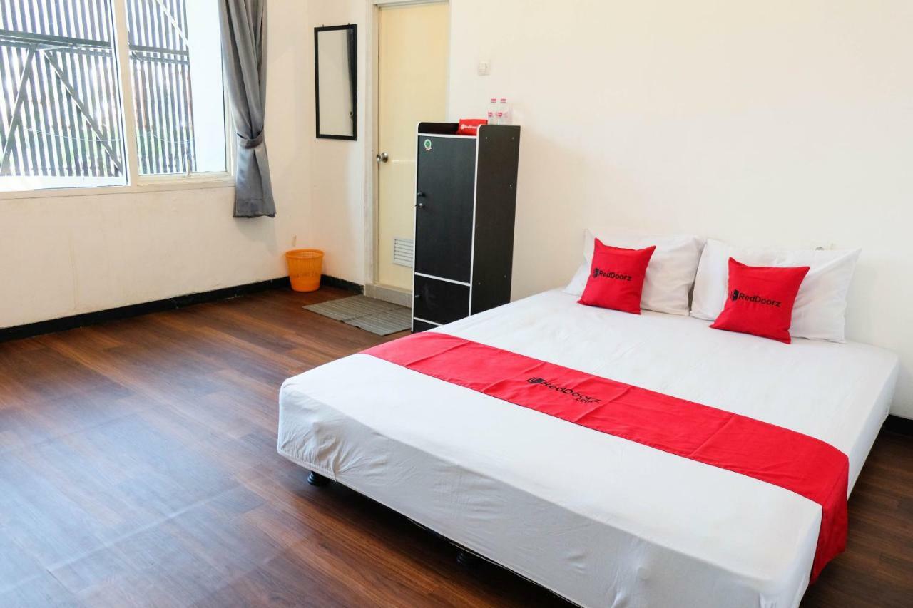 Reddoorz Near Ahmad Yani Airport 3 Hotel Semarang Luaran gambar