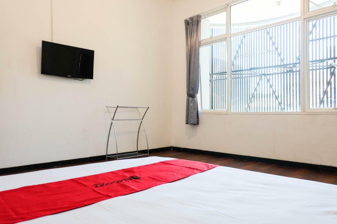Reddoorz Near Ahmad Yani Airport 3 Hotel Semarang Luaran gambar