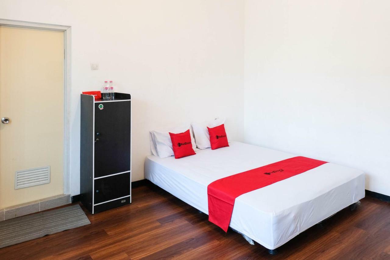 Reddoorz Near Ahmad Yani Airport 3 Hotel Semarang Luaran gambar